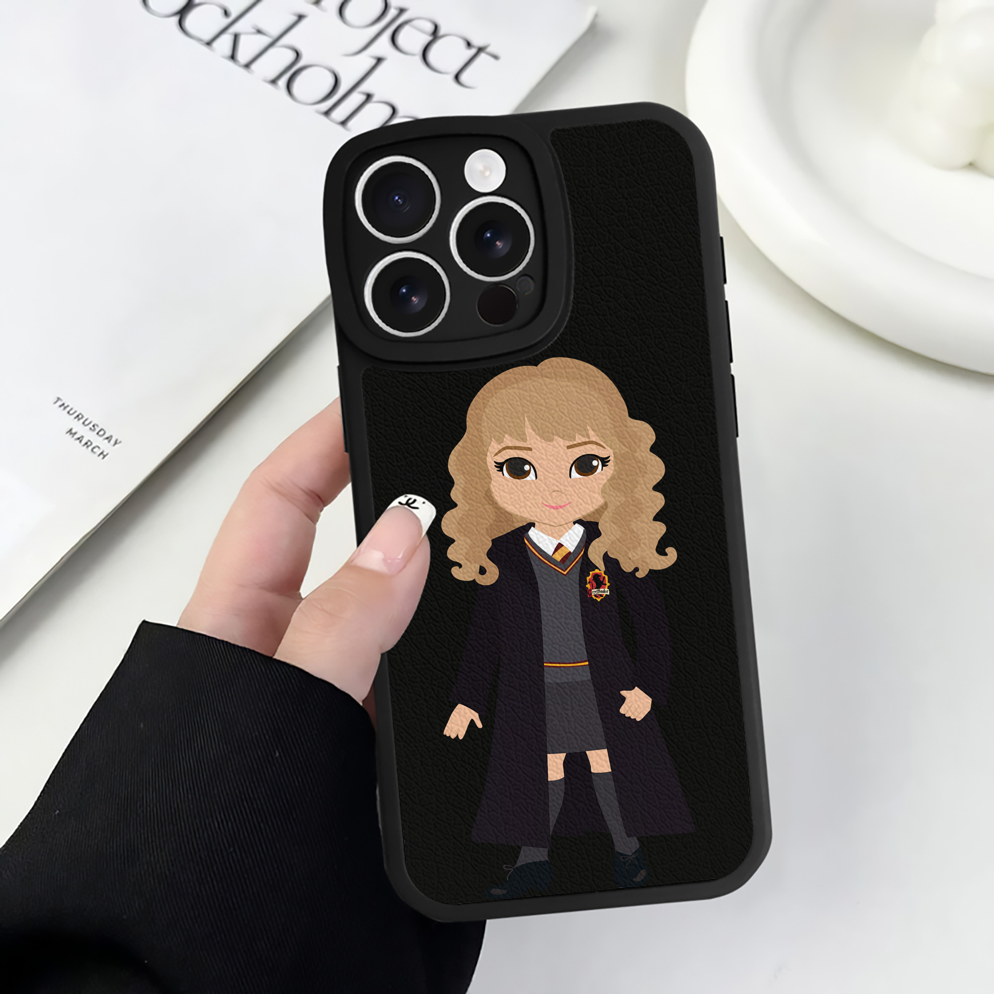 （画像用） Harry Potter ハリー・ポッターシリーズ 【iPhone 16シリーズ対応】シリコンスマホケース（レザー調） 材質：シリコン